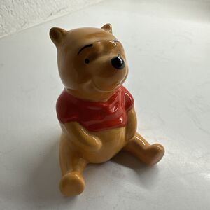 Vintage Walt Disney Winnie The Pooh 2-1/2" Tall Figurine Beswick England